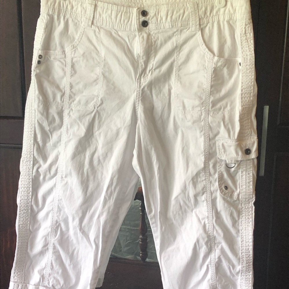 Style & Co. Sz. 14 white cargo Capri pants